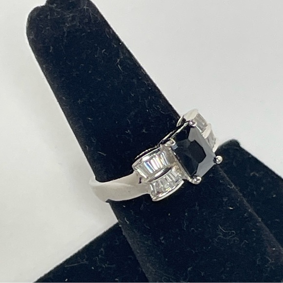 Black Stone Ring with Baguette Rhinestone Details Size 6.75 - Picture 3 of 6